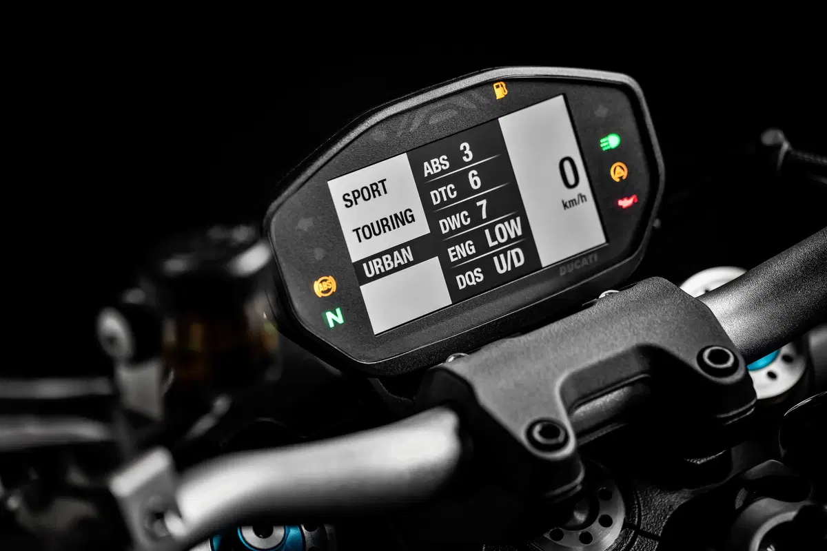 Ducati Monster 1200S: “Black on Black” (e rossa) per il 2020 (48)