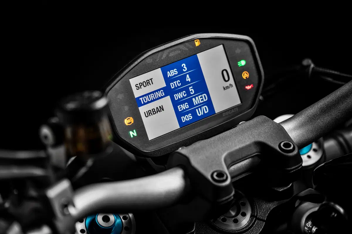 Ducati Monster 1200S: “Black on Black” (e rossa) per il 2020 (51)