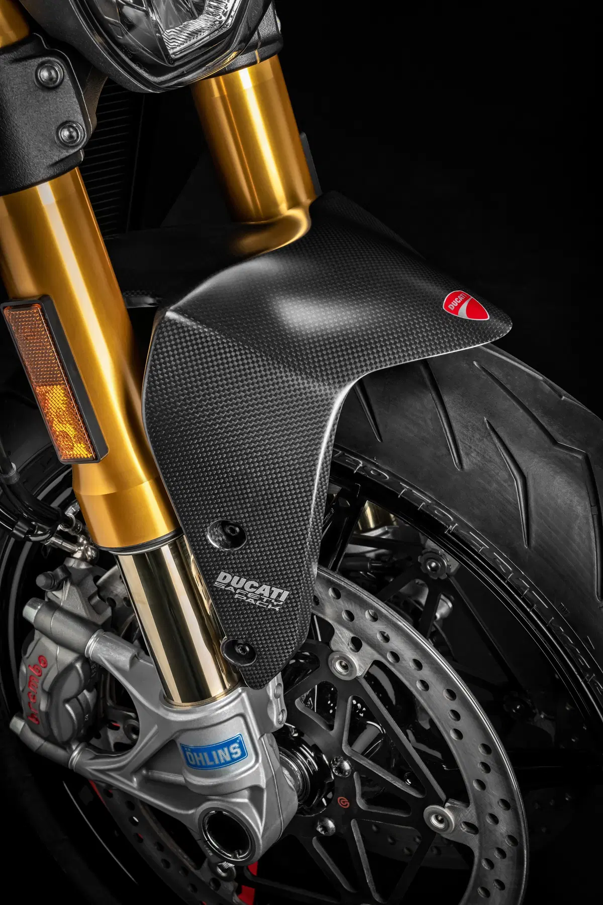 Ducati Monster 1200S: “Black on Black” (e rossa) per il 2020 (55)