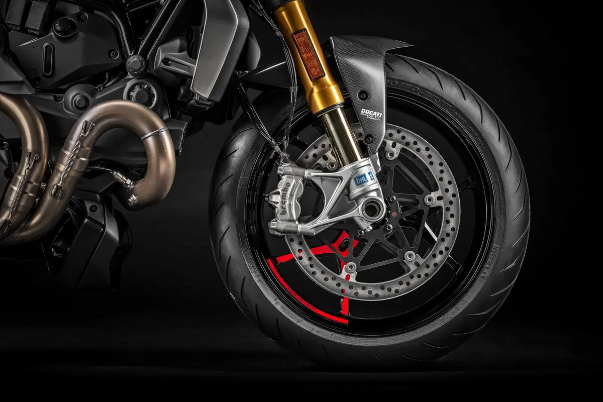 Ducati Monster 1200S: “Black on Black” (e rossa) per il 2020 (56)