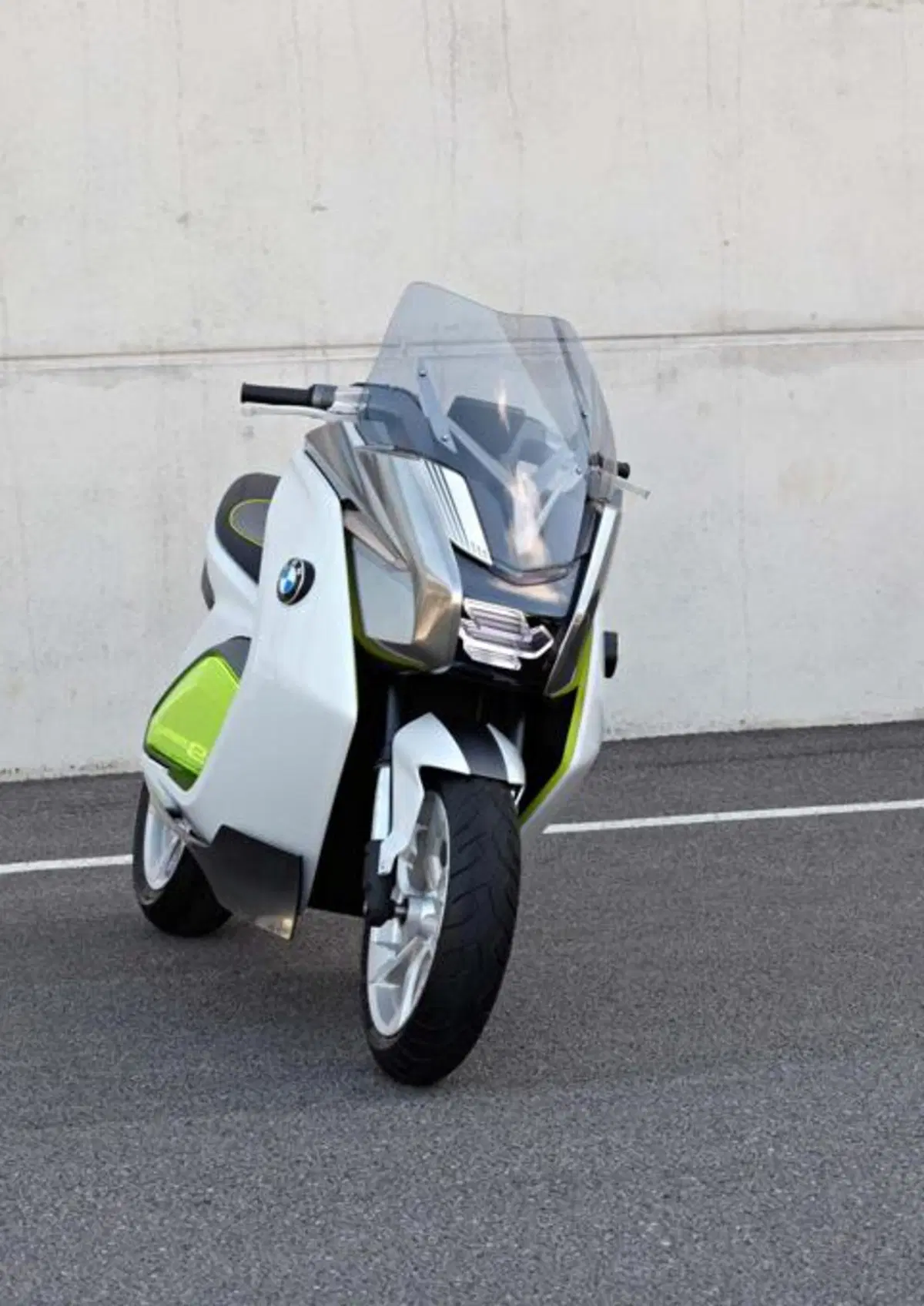 BMW presenta lo scooter Concept e (63)