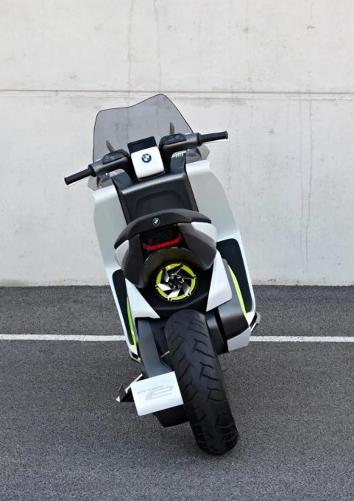 BMW presenta lo scooter Concept e (64)