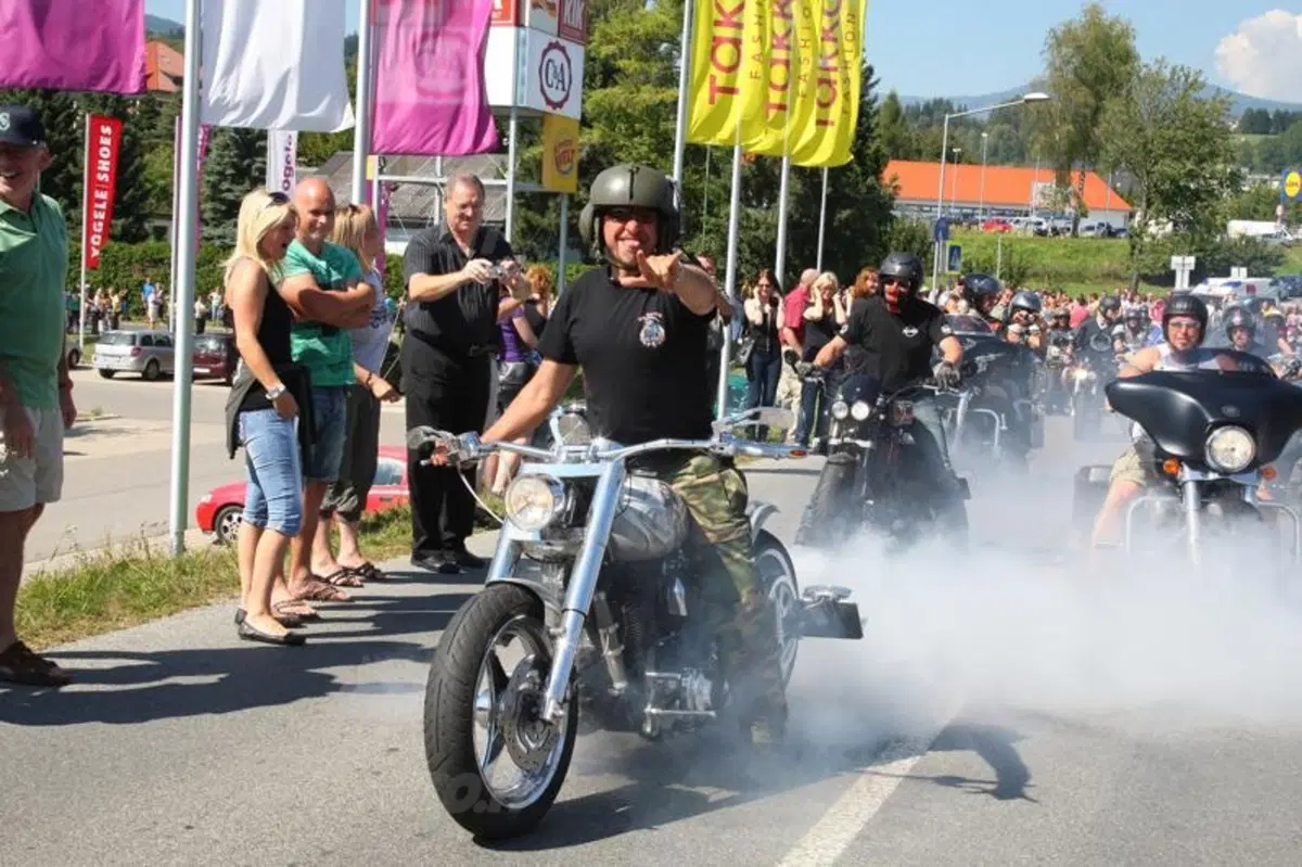 Più di 100.000 presenze alla European Bike Week (19)