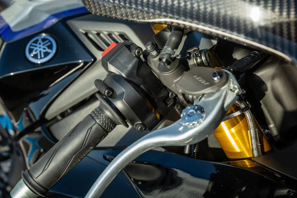 Yamaha YZF-R1 e YZF-R1M 2020. Evoluzione continua (23)