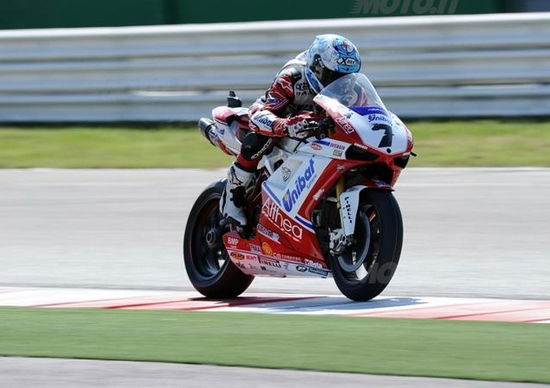 Melandri è il più veloce a Misano nel primo giorno di test SBK