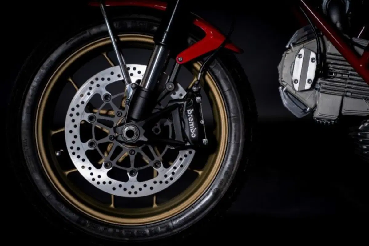 Walt Siegl Bedeveled: special da pista con motore 'carter quadri' Ducati 900 SS (5)