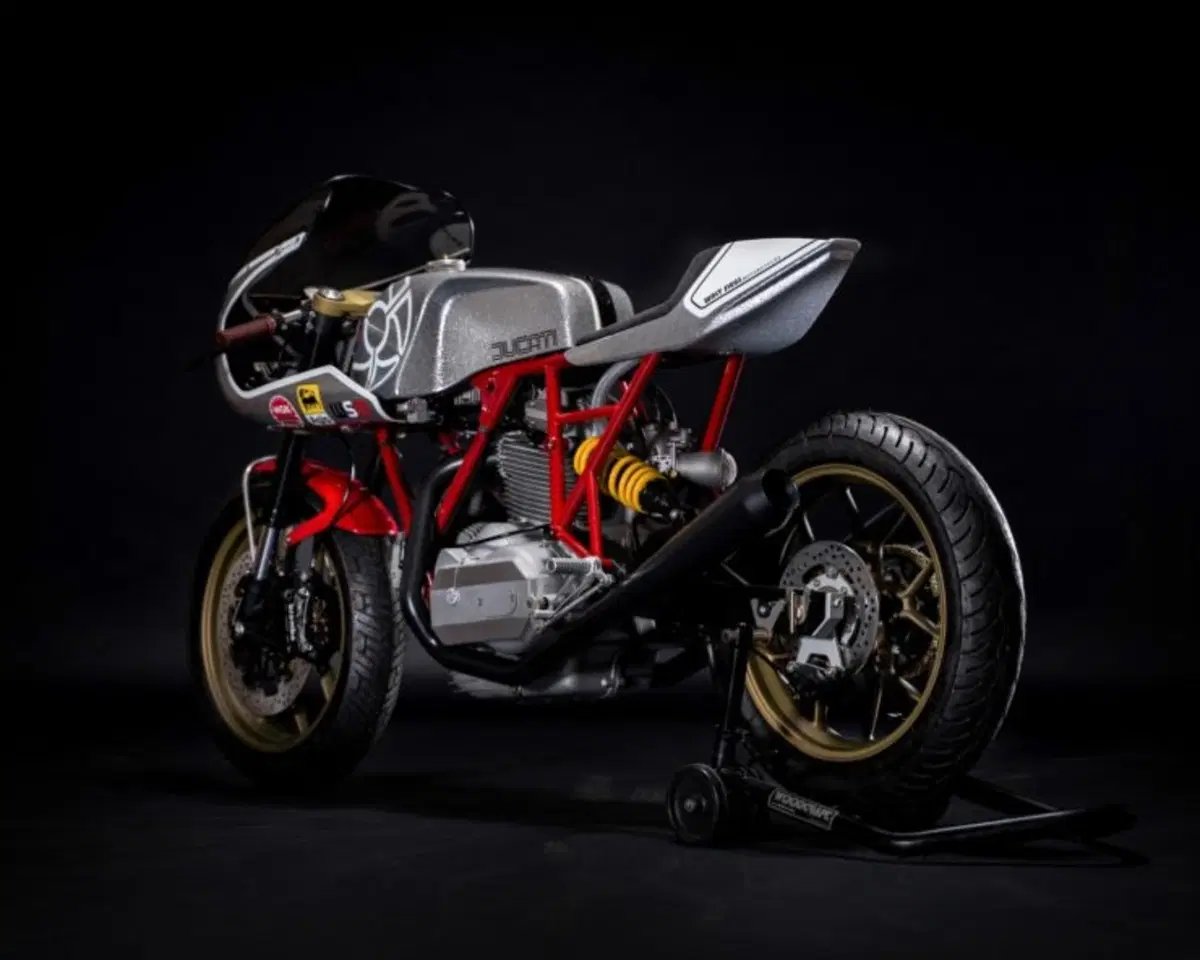 Walt Siegl Bedeveled: special da pista con motore 'carter quadri' Ducati 900 SS (10)