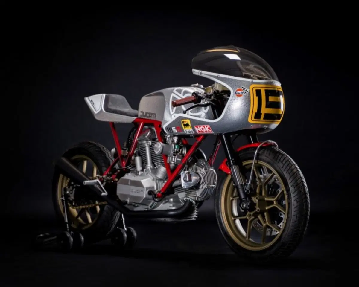 Walt Siegl Bedeveled: special da pista con motore "carter quadri" Ducati 900 SS