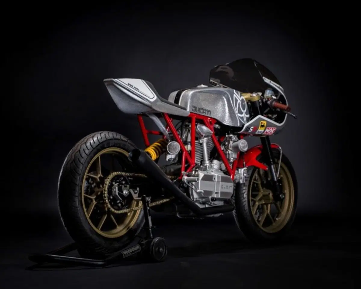Walt Siegl Bedeveled: special da pista con motore 'carter quadri' Ducati 900 SS (11)
