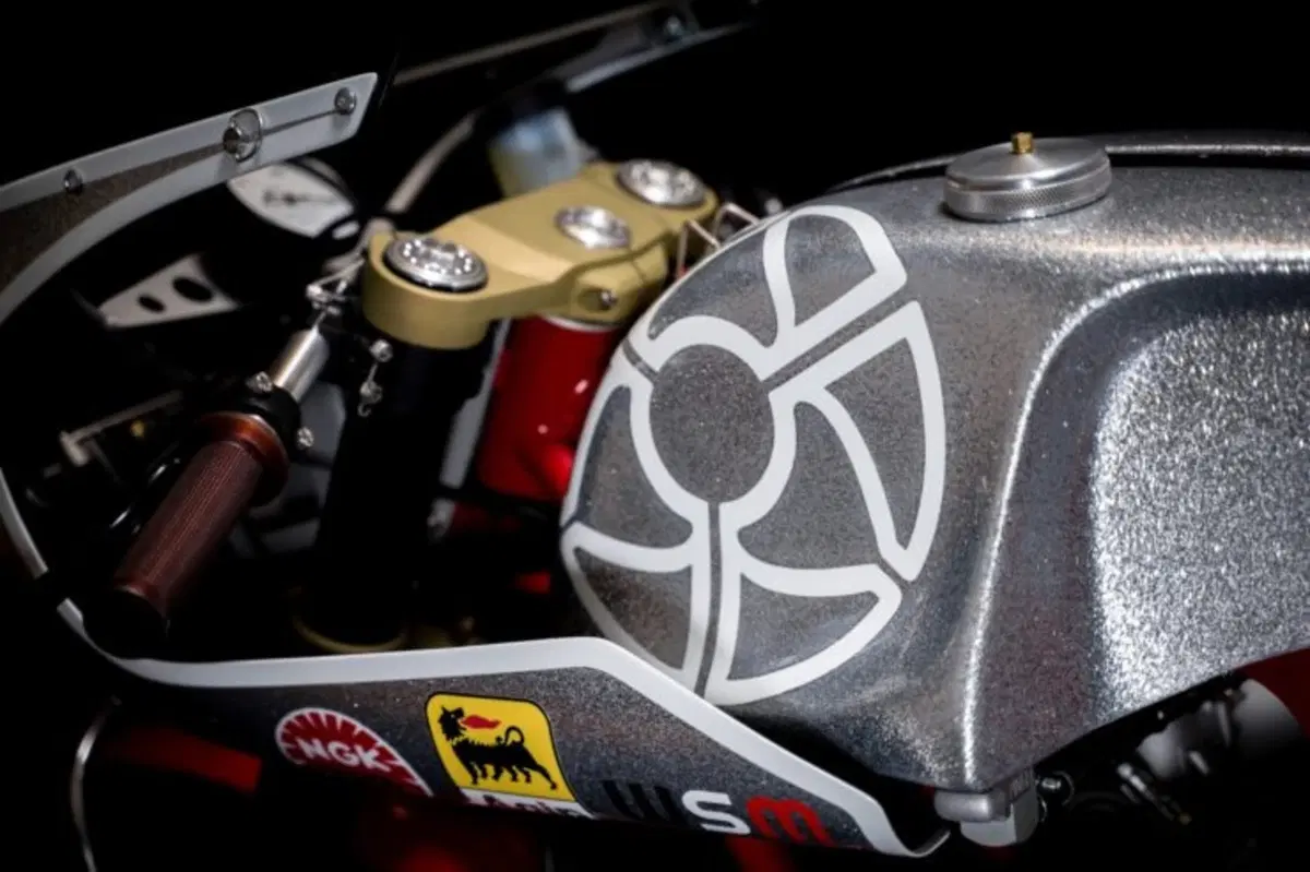 Walt Siegl Bedeveled: special da pista con motore 'carter quadri' Ducati 900 SS (12)