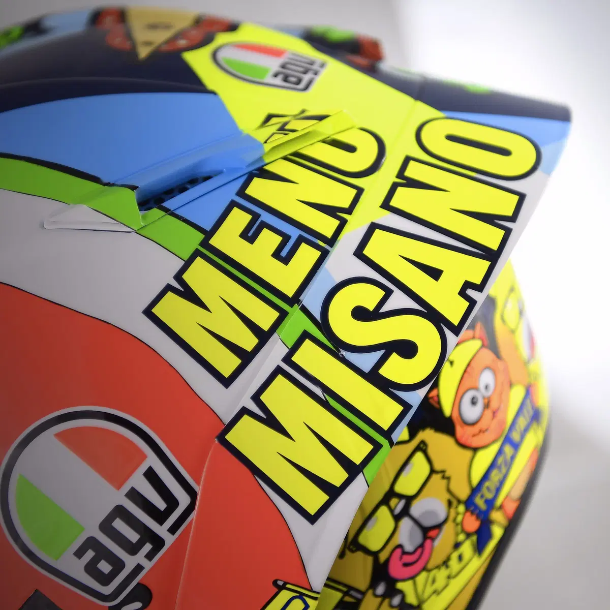 Valentino Rossi: un casco per... mangiarsi Misano (14)