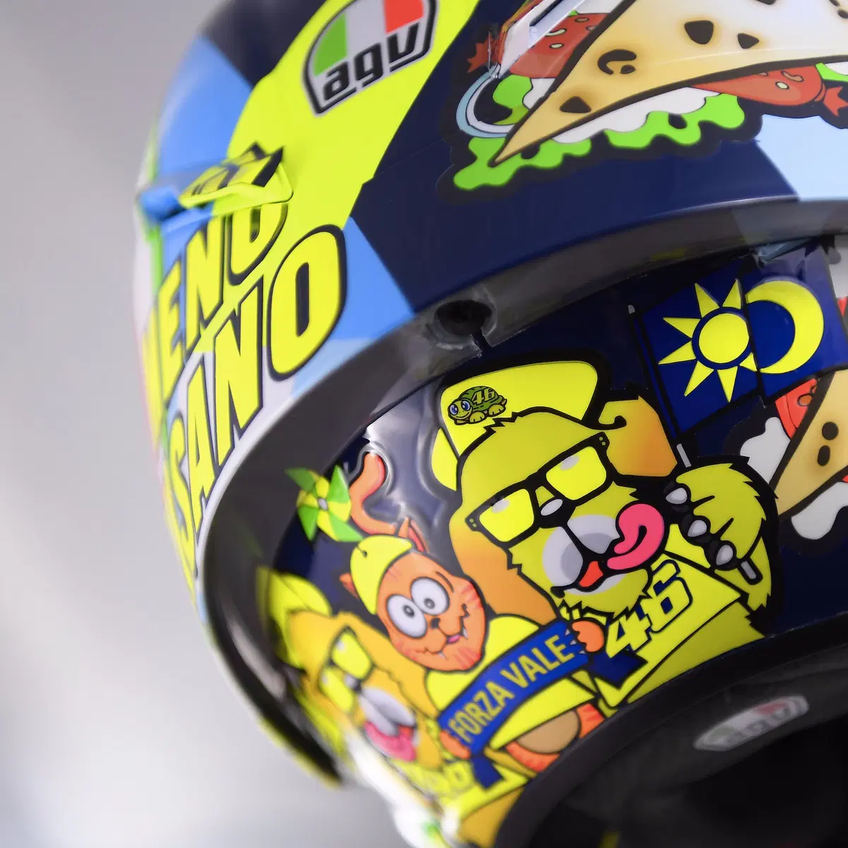 Valentino Rossi: un casco per... mangiarsi Misano (16)
