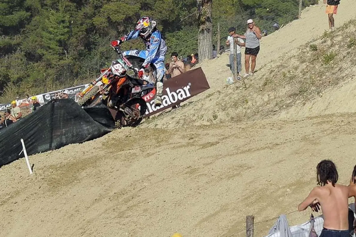 Fotogallery Fermo 2011: la caduta di Herlings