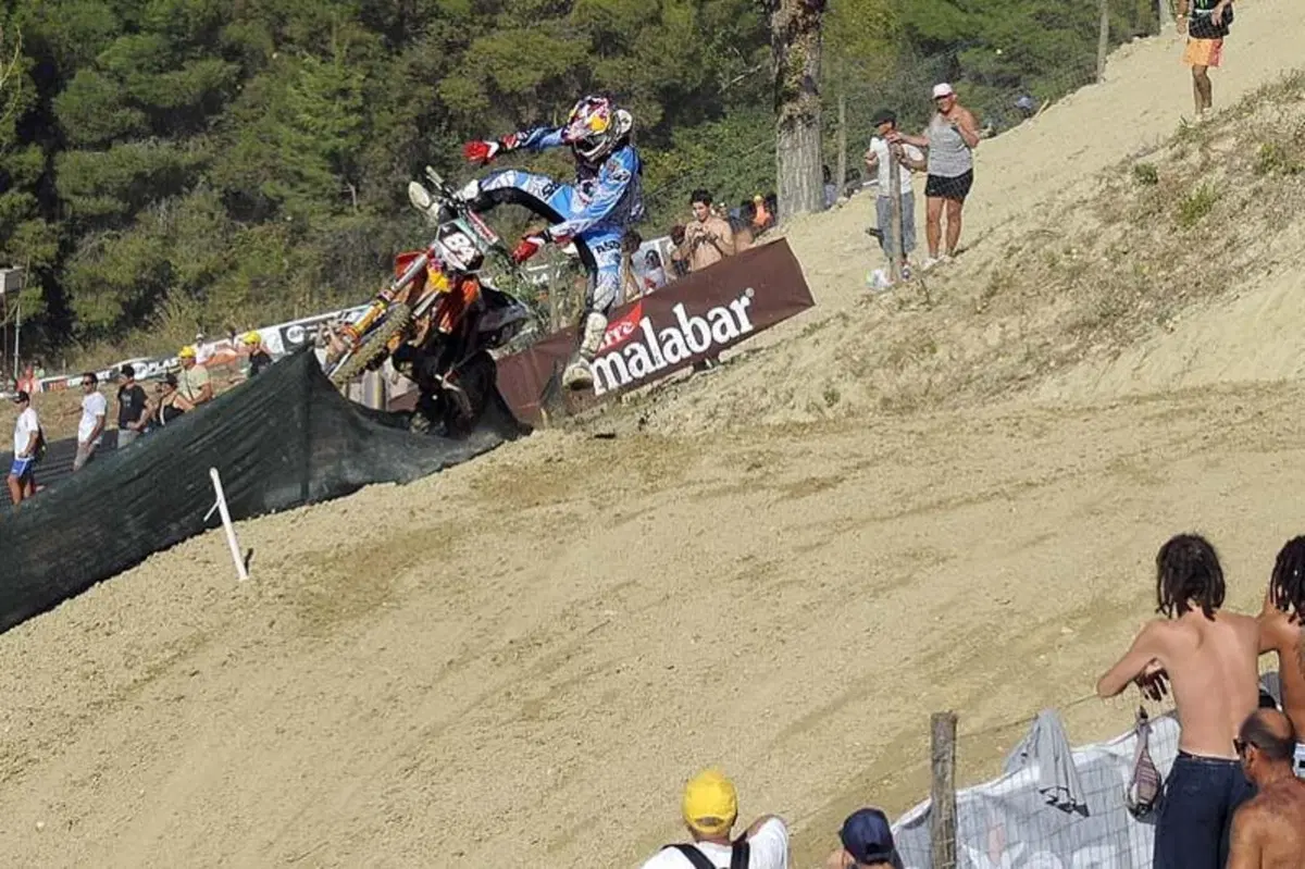 Fotogallery Fermo 2011: la caduta di Herlings (2)