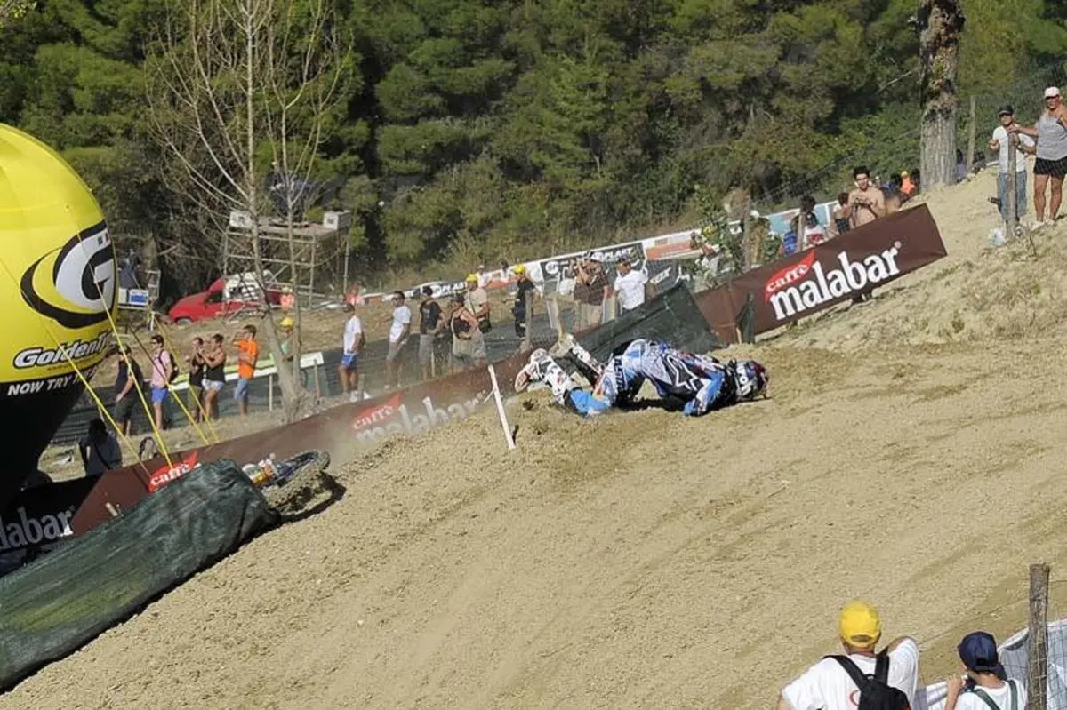 Fotogallery Fermo 2011: la caduta di Herlings (7)