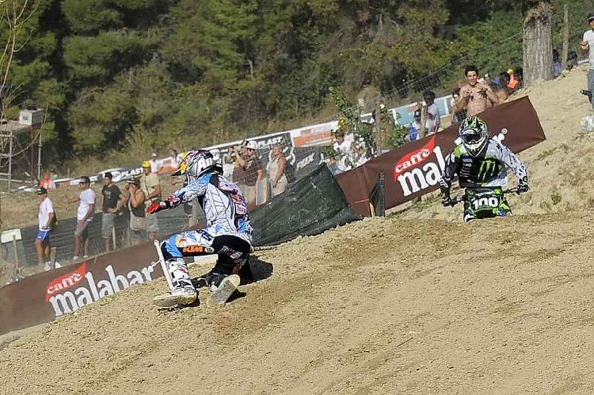 Fotogallery Fermo 2011: la caduta di Herlings (10)