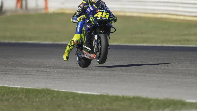 MotoGP, scontro Rossi-Marquez a Misano. Vale: "Come in Argentina 2017", Marc: "Meglio non sapere la sua intenzione"