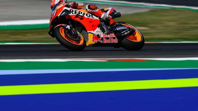 MotoGP, scontro Rossi-Marquez a Misano. Nessuna penalit&agrave;
