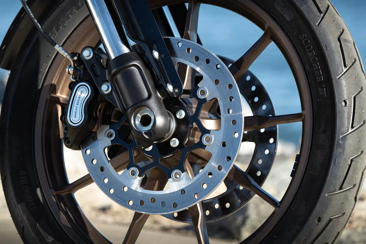 Harley-Davidson Low Rider S, la power cruiser della West Coast (9)