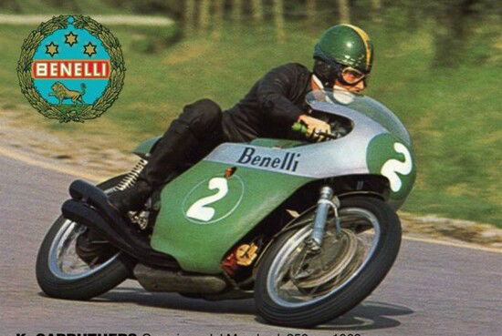 Nel Carruthers in sella alla Benelli 250 a quattro cilindri