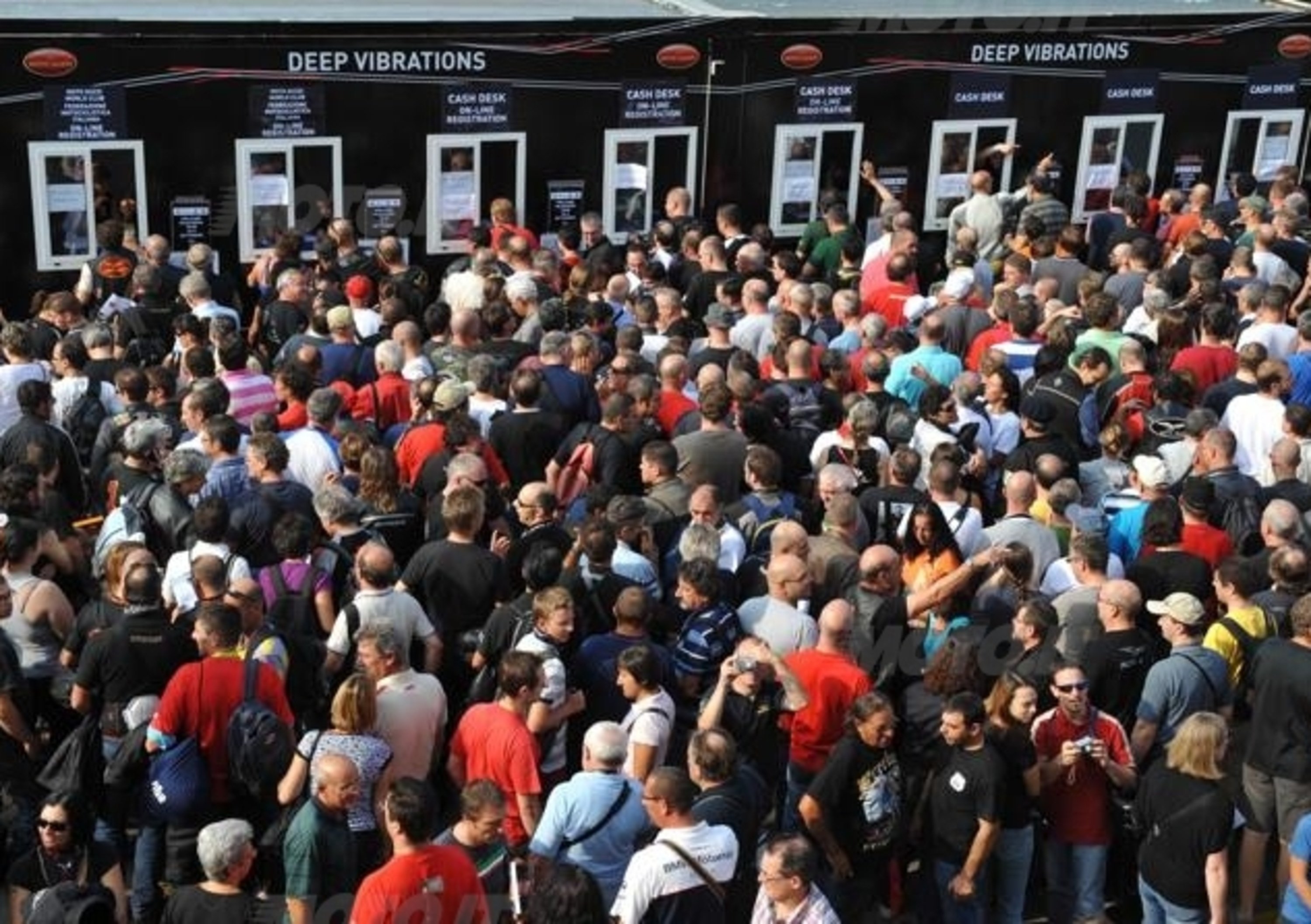 GMG 2011: oltre 20.000 a Mandello per festeggiare i 90 anni Moto Guzzi