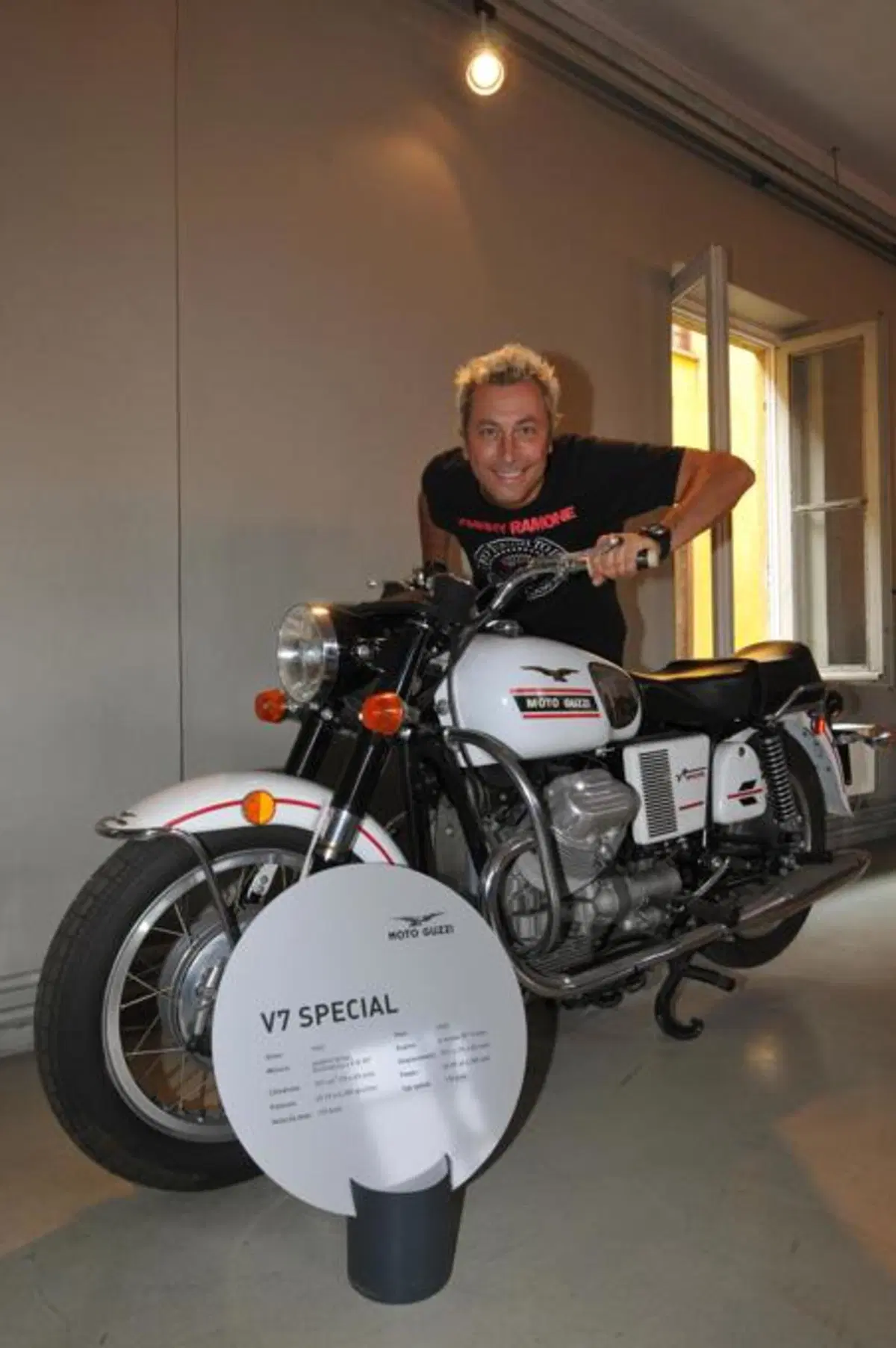 GMG 2011: oltre 20.000 a Mandello per festeggiare i 90 anni Moto Guzzi (7)