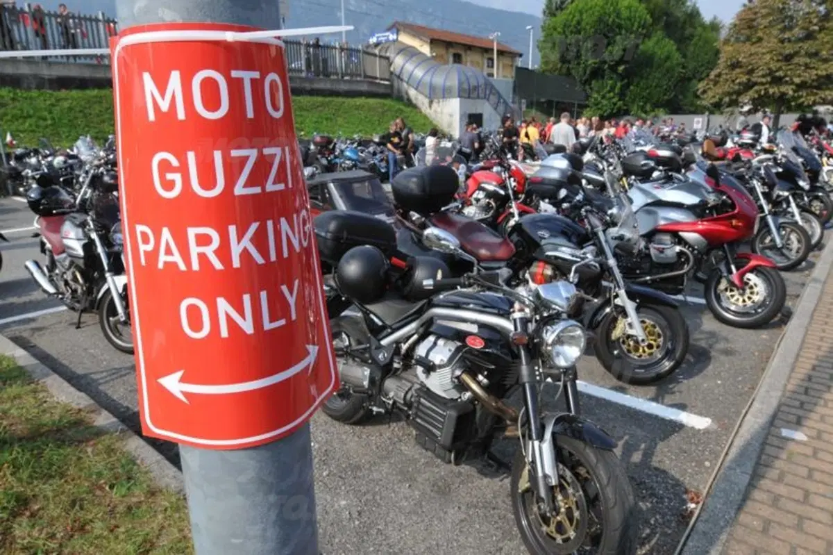 GMG 2011: oltre 20.000 a Mandello per festeggiare i 90 anni Moto Guzzi (10)