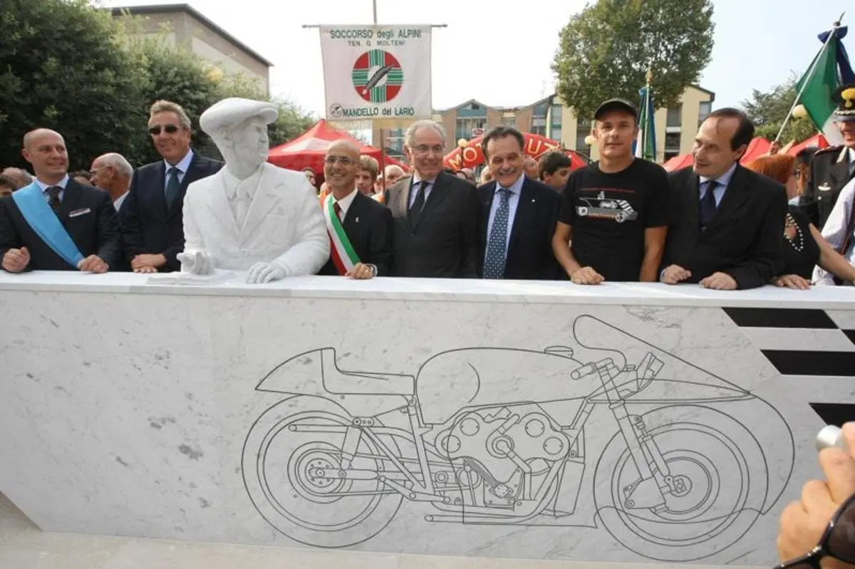 GMG 2011: oltre 20.000 a Mandello per festeggiare i 90 anni Moto Guzzi (21)