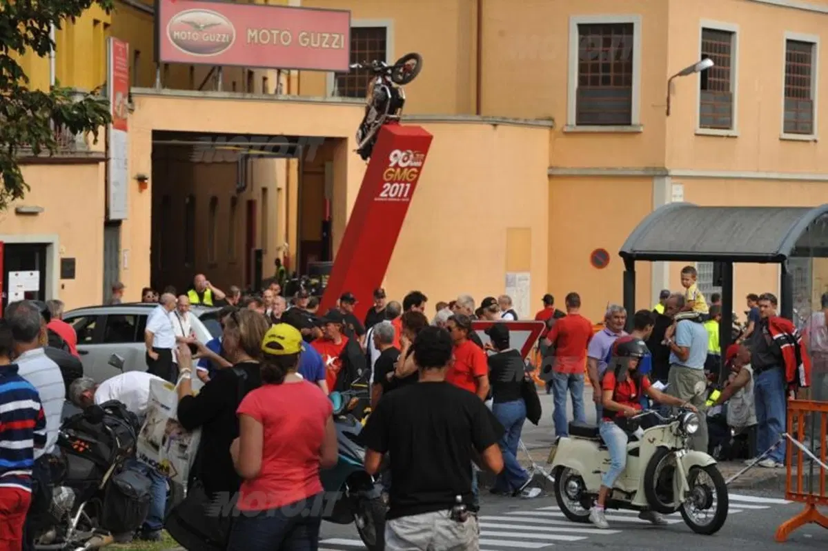 GMG 2011: oltre 20.000 a Mandello per festeggiare i 90 anni Moto Guzzi (24)