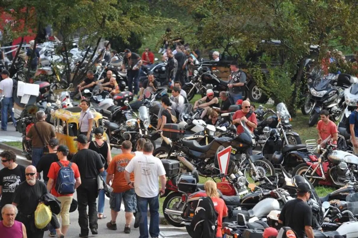 GMG 2011: oltre 20.000 a Mandello per festeggiare i 90 anni Moto Guzzi (25)