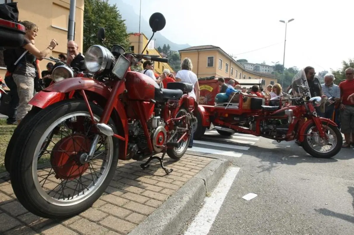 GMG 2011: oltre 20.000 a Mandello per festeggiare i 90 anni Moto Guzzi (33)