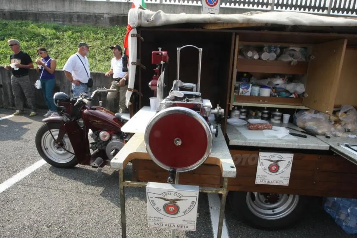 GMG 2011: oltre 20.000 a Mandello per festeggiare i 90 anni Moto Guzzi (34)