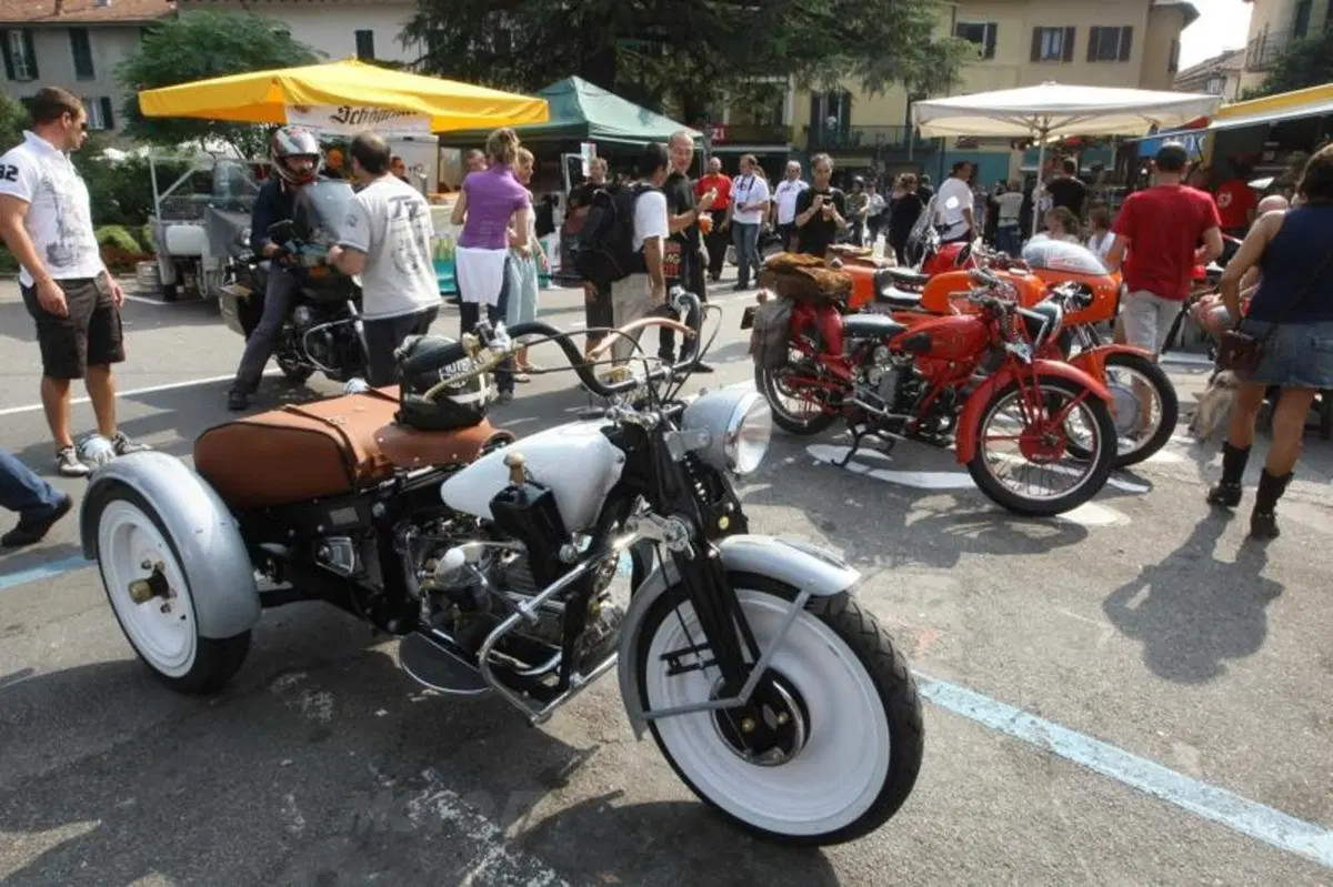 GMG 2011: oltre 20.000 a Mandello per festeggiare i 90 anni Moto Guzzi (40)