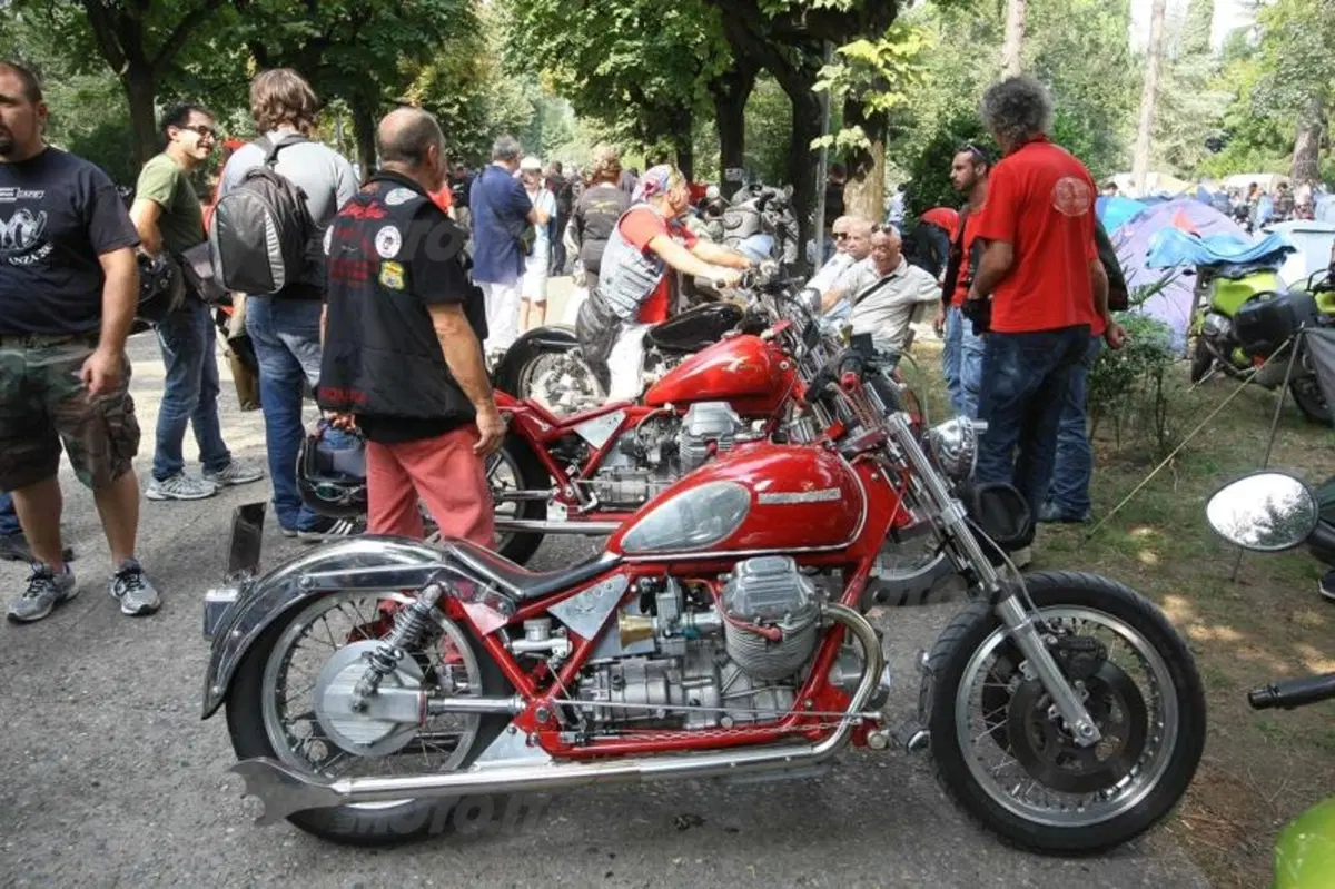 GMG 2011: oltre 20.000 a Mandello per festeggiare i 90 anni Moto Guzzi (41)