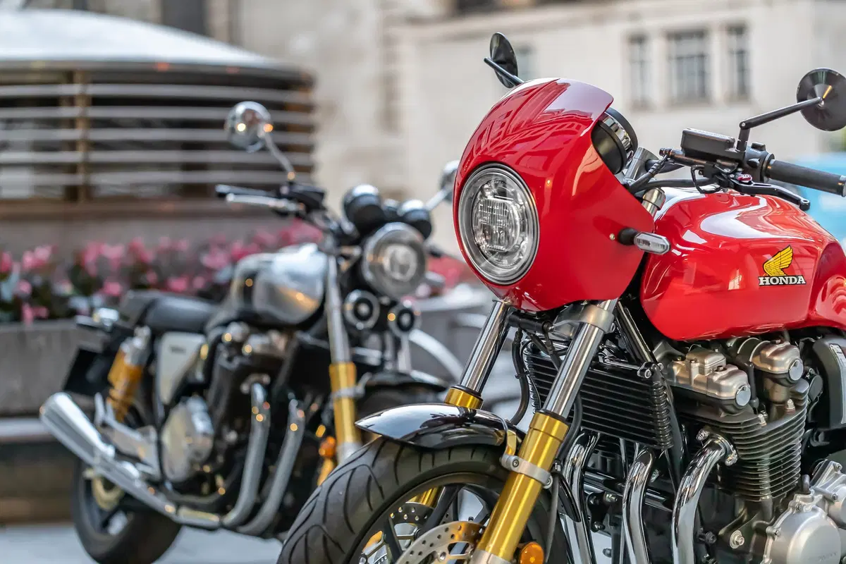 Honda CB1100 RS “5Four”. Serie limitata targata UK (21)