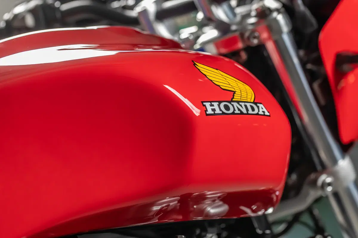 Honda CB1100 RS “5Four”. Serie limitata targata UK