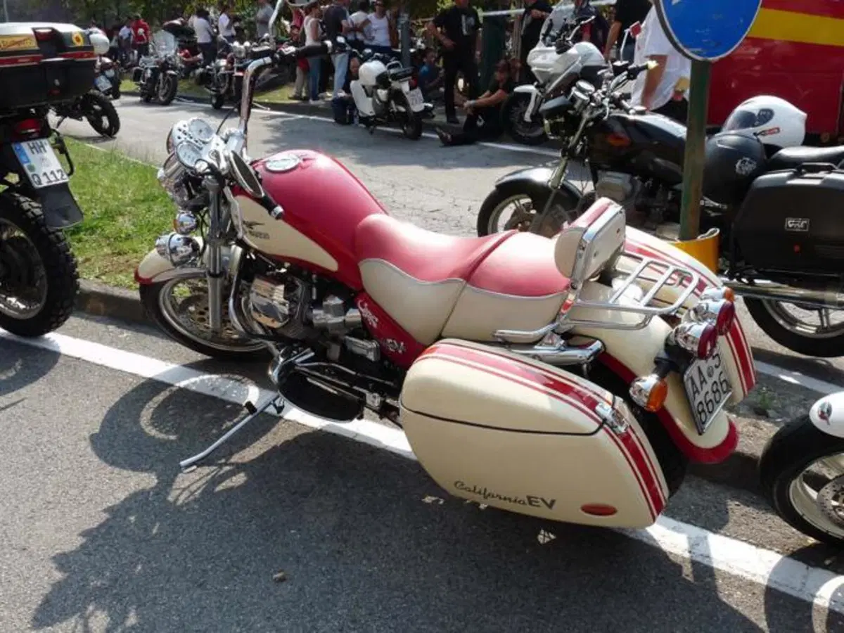 Giornate Moto Guzzi, aria di casa (42)