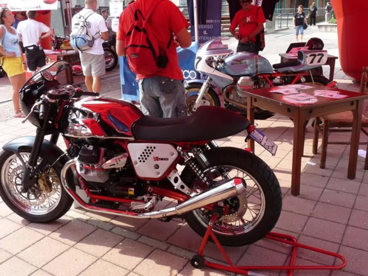 Giornate Moto Guzzi, aria di casa (96)