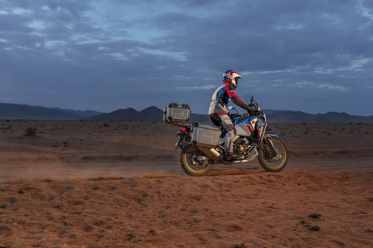 Nuove Honda CRF1100L Africa Twin CRF1100L e Adventure Sports 2020: foto e dati. Prezzi (4)