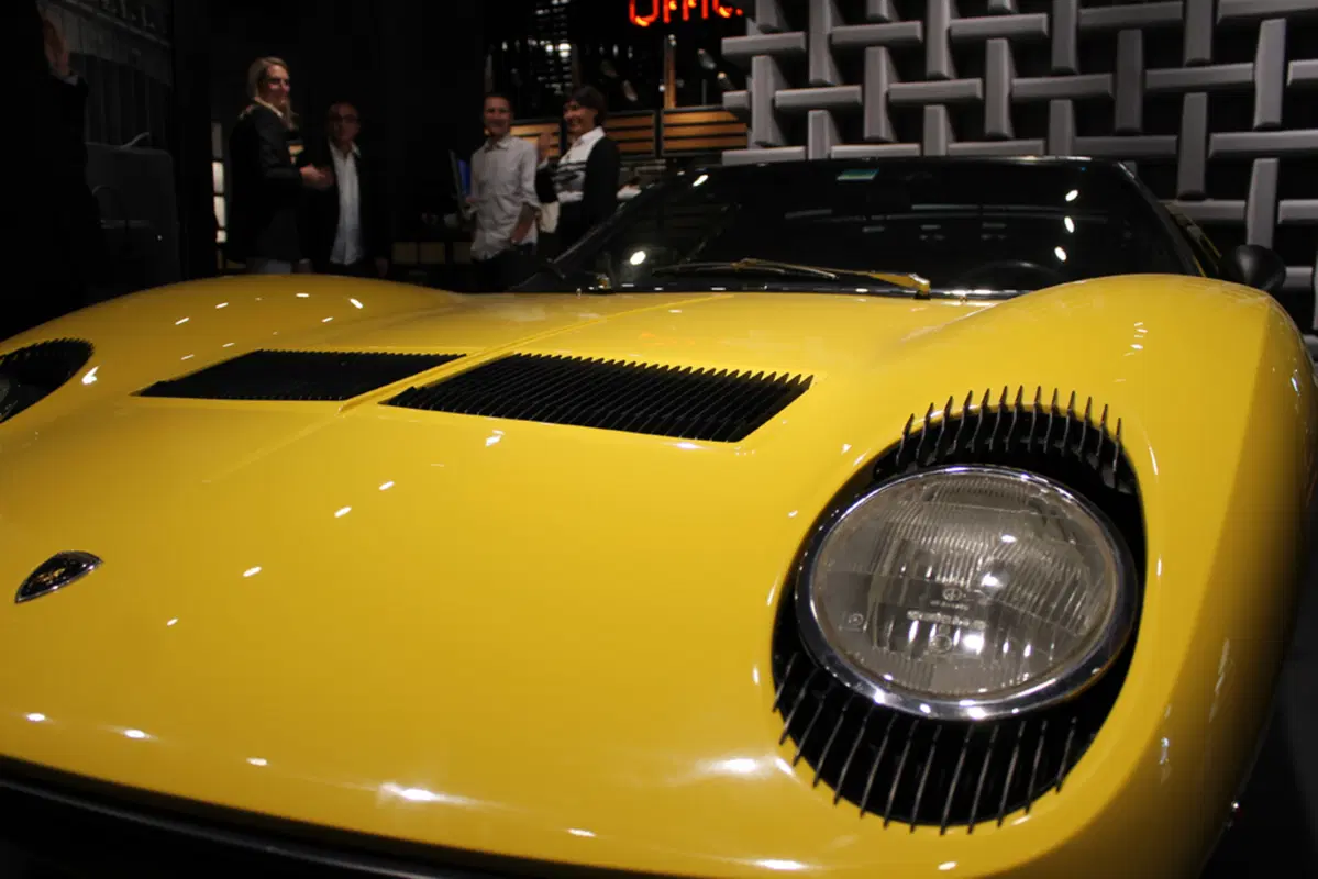 Pirelli: moda, tradizione e tecnologia nel primo flagship store a Milano (4)