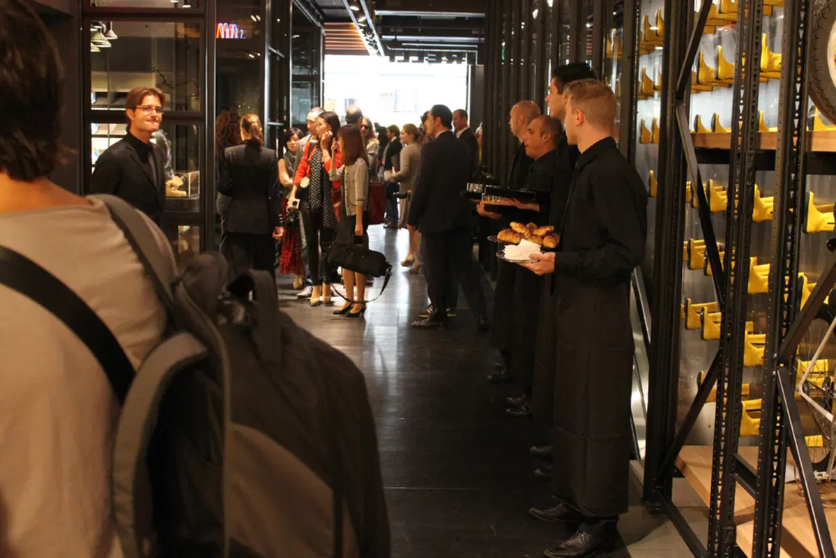 Pirelli: moda, tradizione e tecnologia nel primo flagship store a Milano (8)