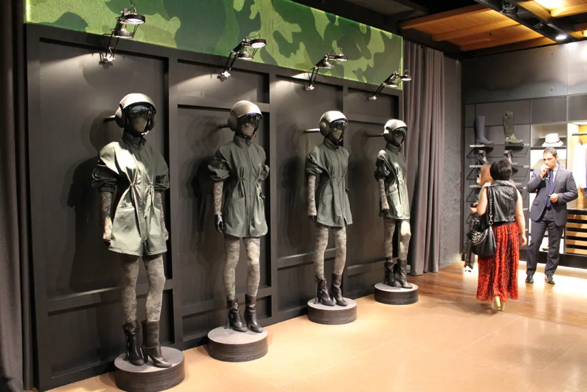 Pirelli: moda, tradizione e tecnologia nel primo flagship store a Milano (14)