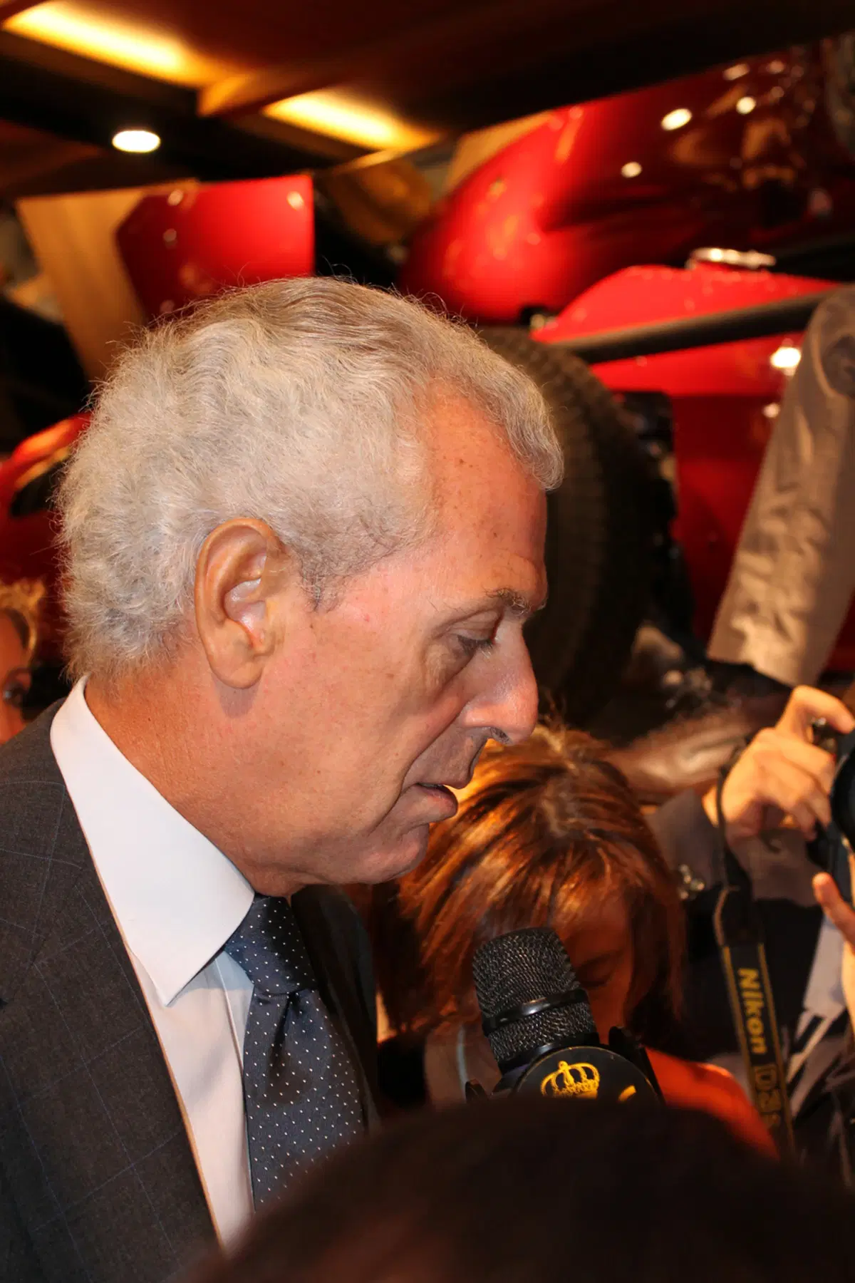 Pirelli: moda, tradizione e tecnologia nel primo flagship store a Milano (22)