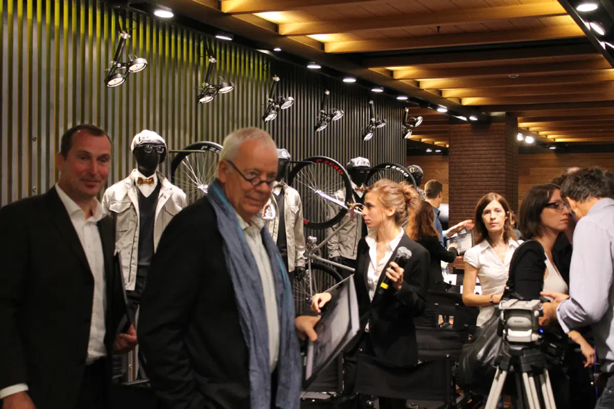 Pirelli: moda, tradizione e tecnologia nel primo flagship store a Milano (31)