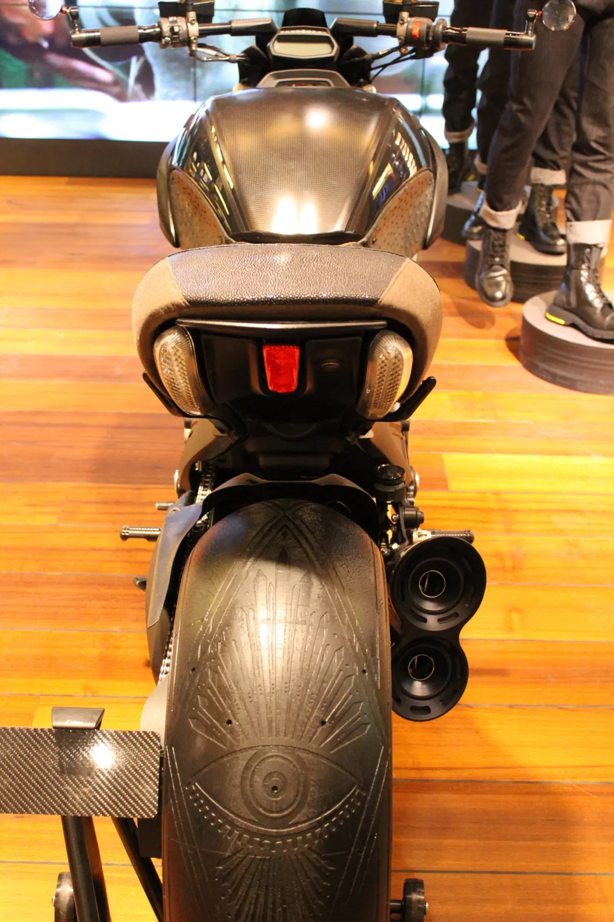 Pirelli: moda, tradizione e tecnologia nel primo flagship store a Milano (35)