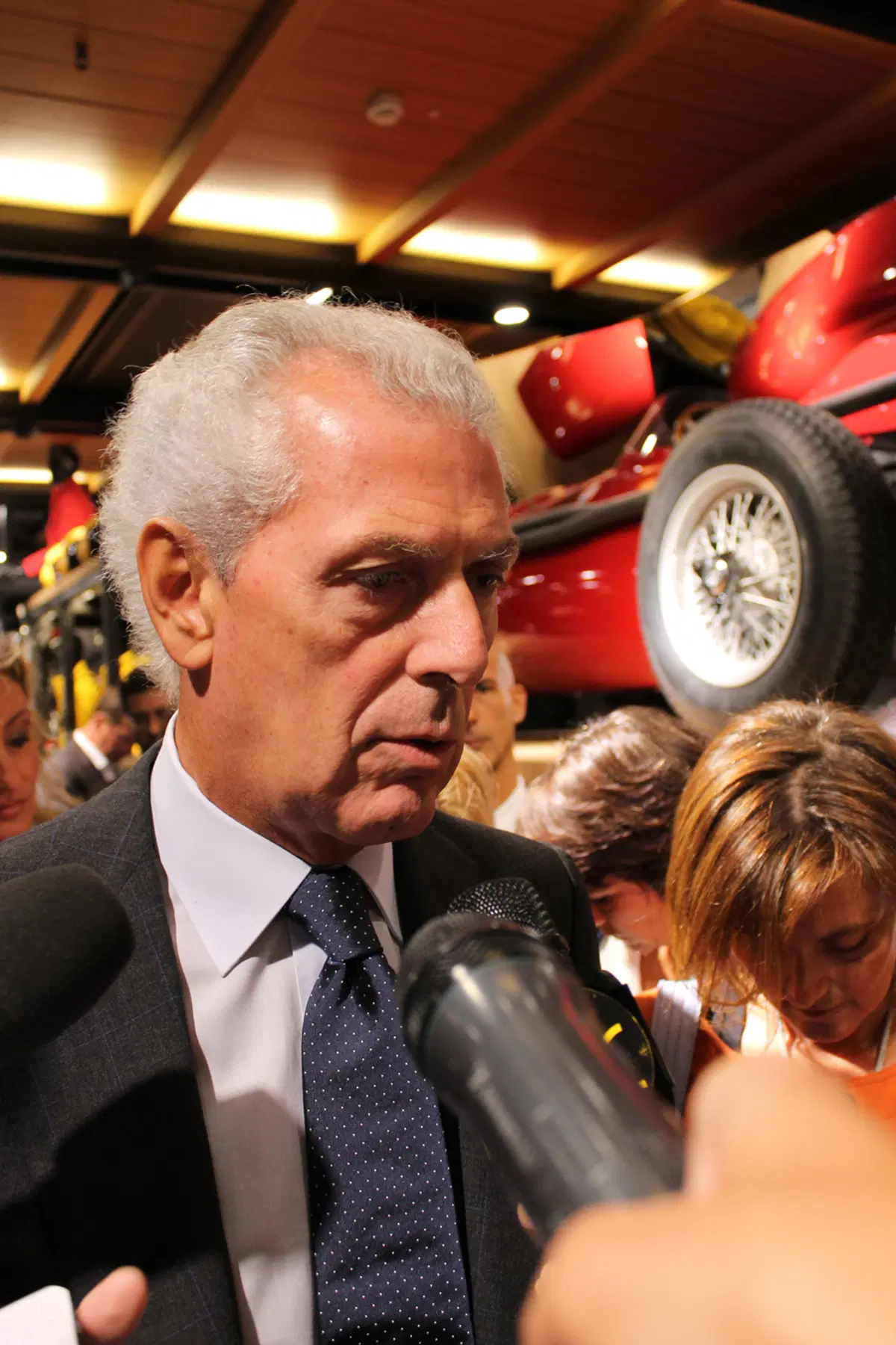 Pirelli: moda, tradizione e tecnologia nel primo flagship store a Milano (44)