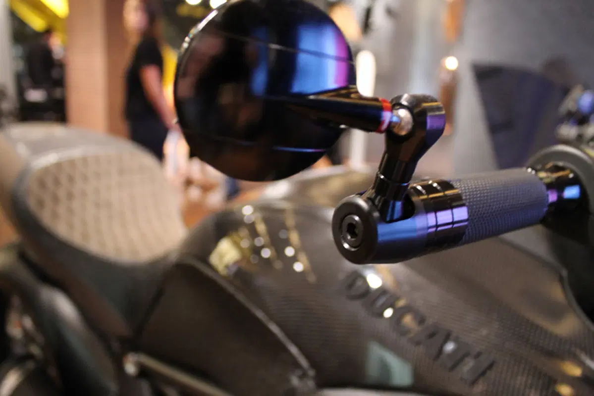 Pirelli: moda, tradizione e tecnologia nel primo flagship store a Milano (45)