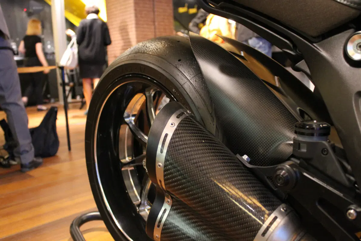 Pirelli: moda, tradizione e tecnologia nel primo flagship store a Milano (58)