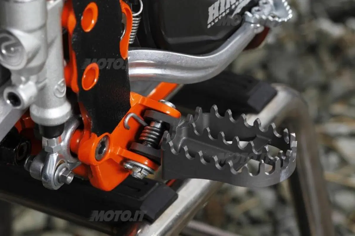 KTM SX-F 250 e 350 Factory 2011   (13)