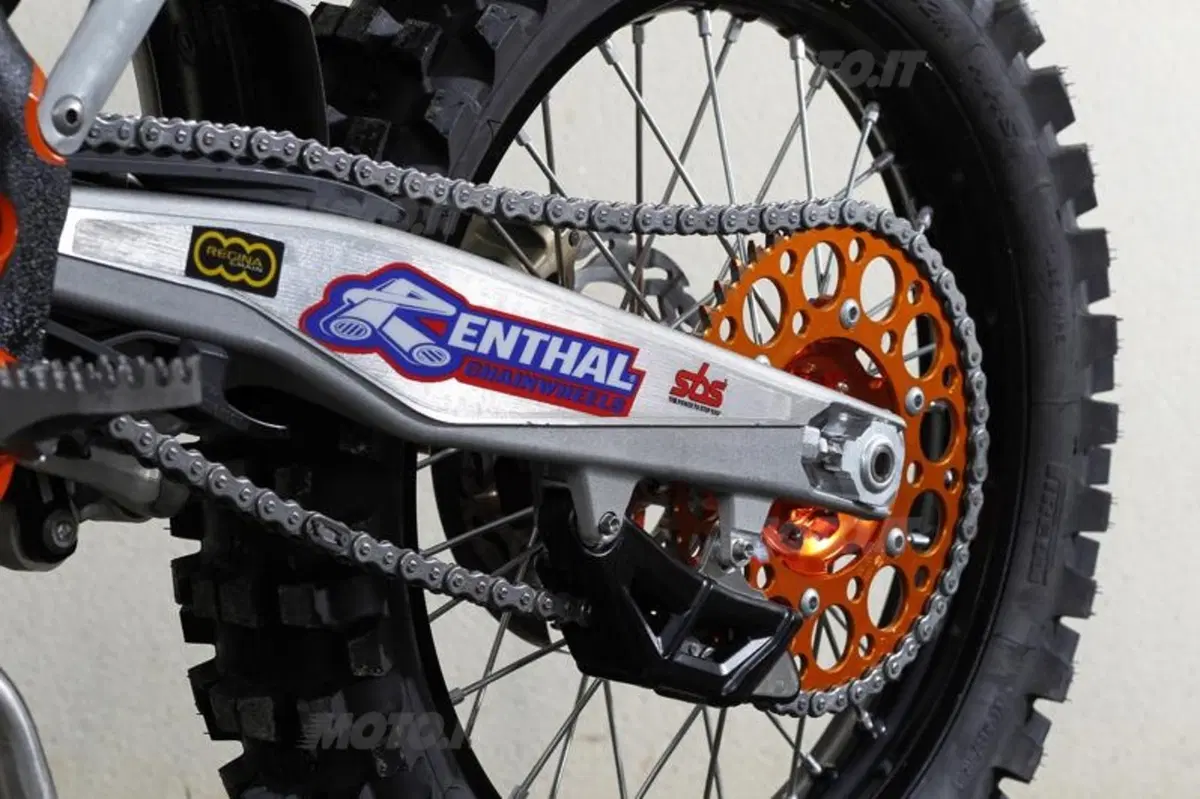KTM SX-F 250 e 350 Factory 2011   (15)